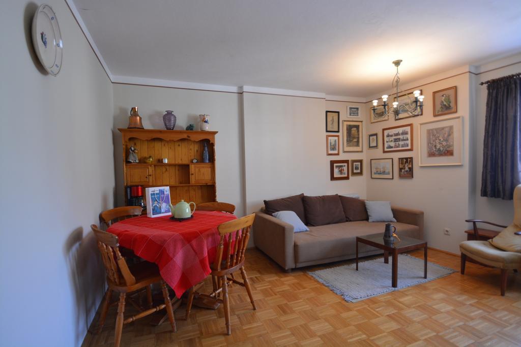 Low Budget Apartment Centrum – Steinbock Lodges Zell am See Zimmer foto
